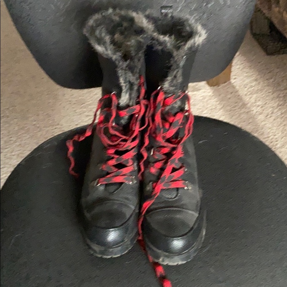 WINTER BOOTS SZ 7